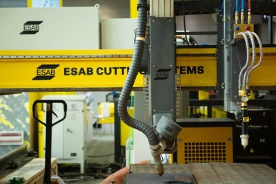 伊萨实力亮相CICEE2021 焊接“机甲兵团”迎来发展新利器